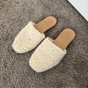 Abercrombie & Fitch Cream Sherpa Slide Mules